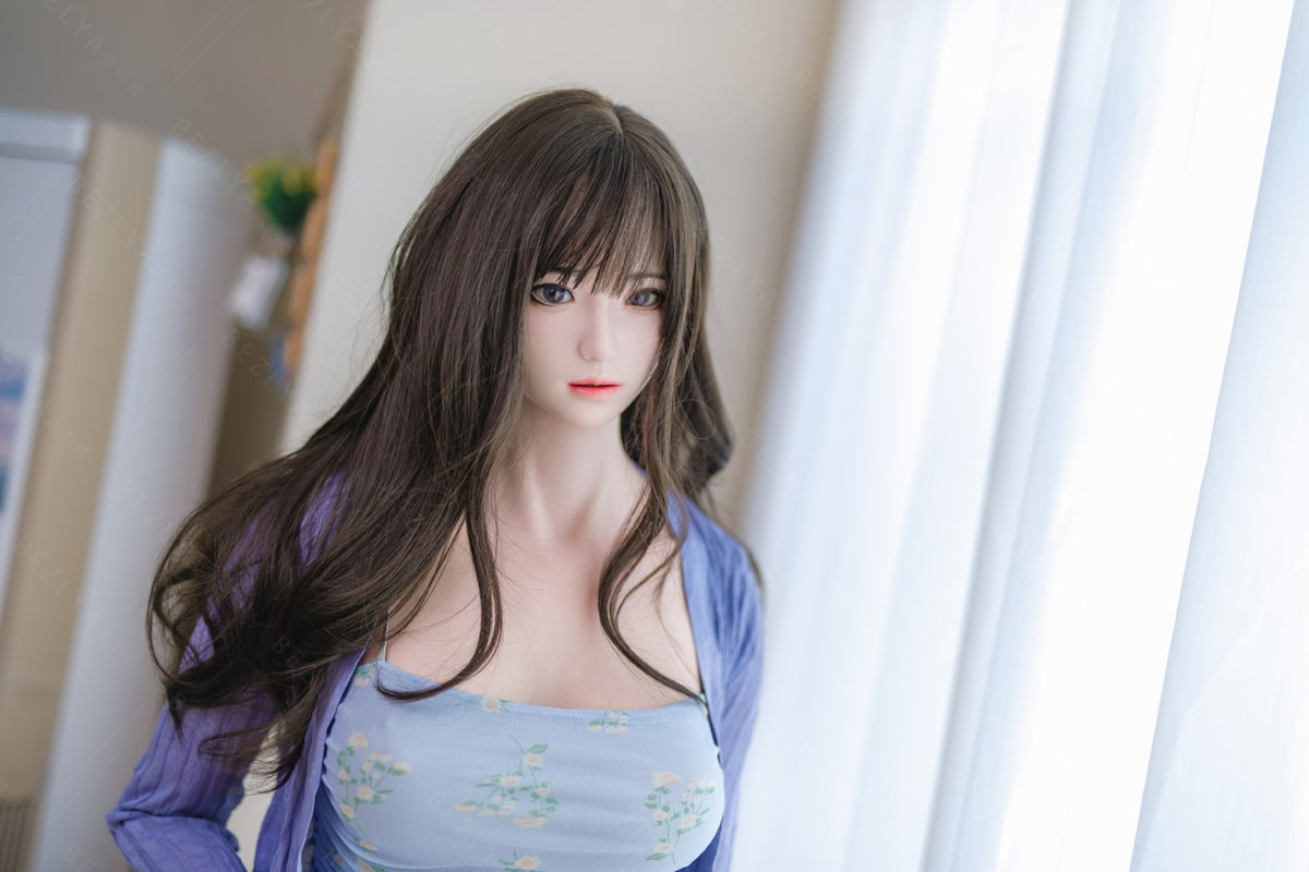 Helianthus sexdukke (Bezlya Doll 162 cm C-cup 2,2U silikone)
