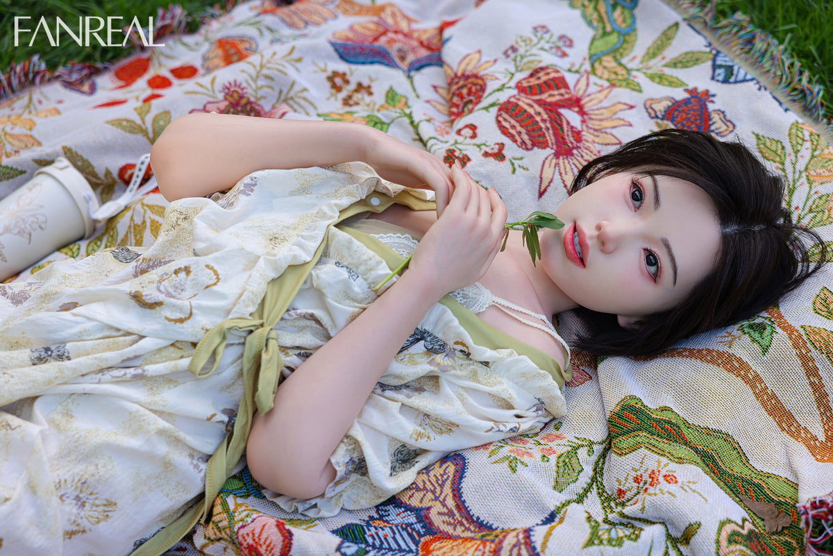 Molly sexdukke (FanReal Doll 153 cm B-cup silikone)