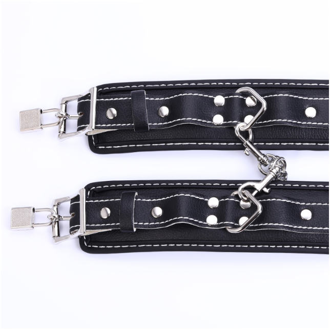 BDSM Sæt - Håndjern, pisk, snor, kneblebold, øjenmaske (sæt i 9 dele)