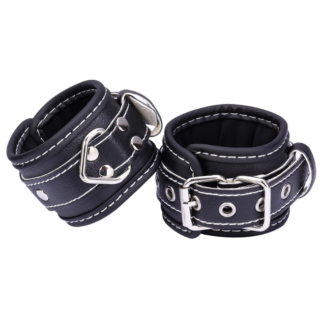 BDSM Sæt - Håndjern, pisk, snor, kneblebold, øjenmaske (sæt i 9 dele)