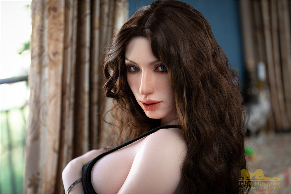 Esmeralda sexdukke (Irontech Doll 166 cm c-cup S28 silikone)